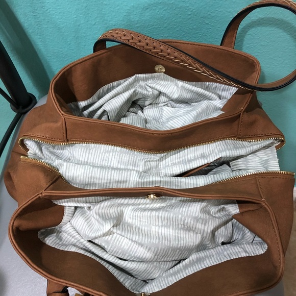 Large Trendy Fringe Tote NWOT - Picture 5 of 6